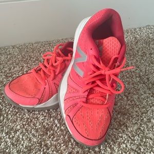 Hot pink new balance tennis shoes: NB 786